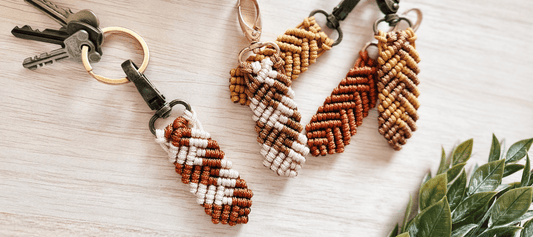 How to make the prettiest macrame keychain (with zero experience)
