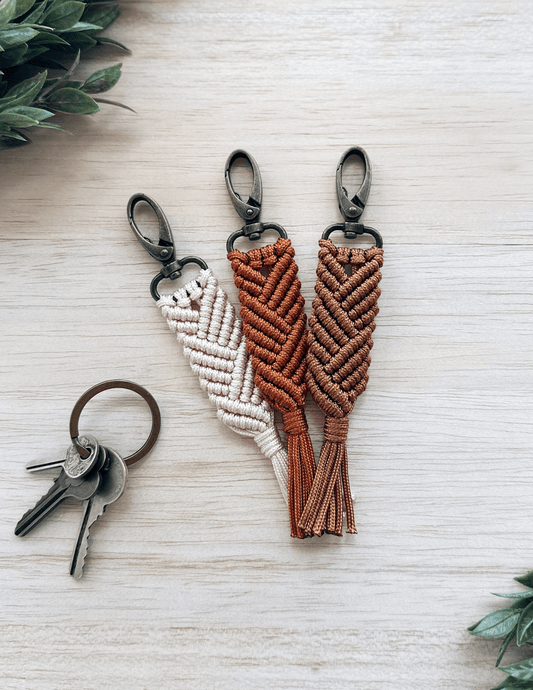 Paracord Macrame Keychain Pattern | Beginner | Quinn