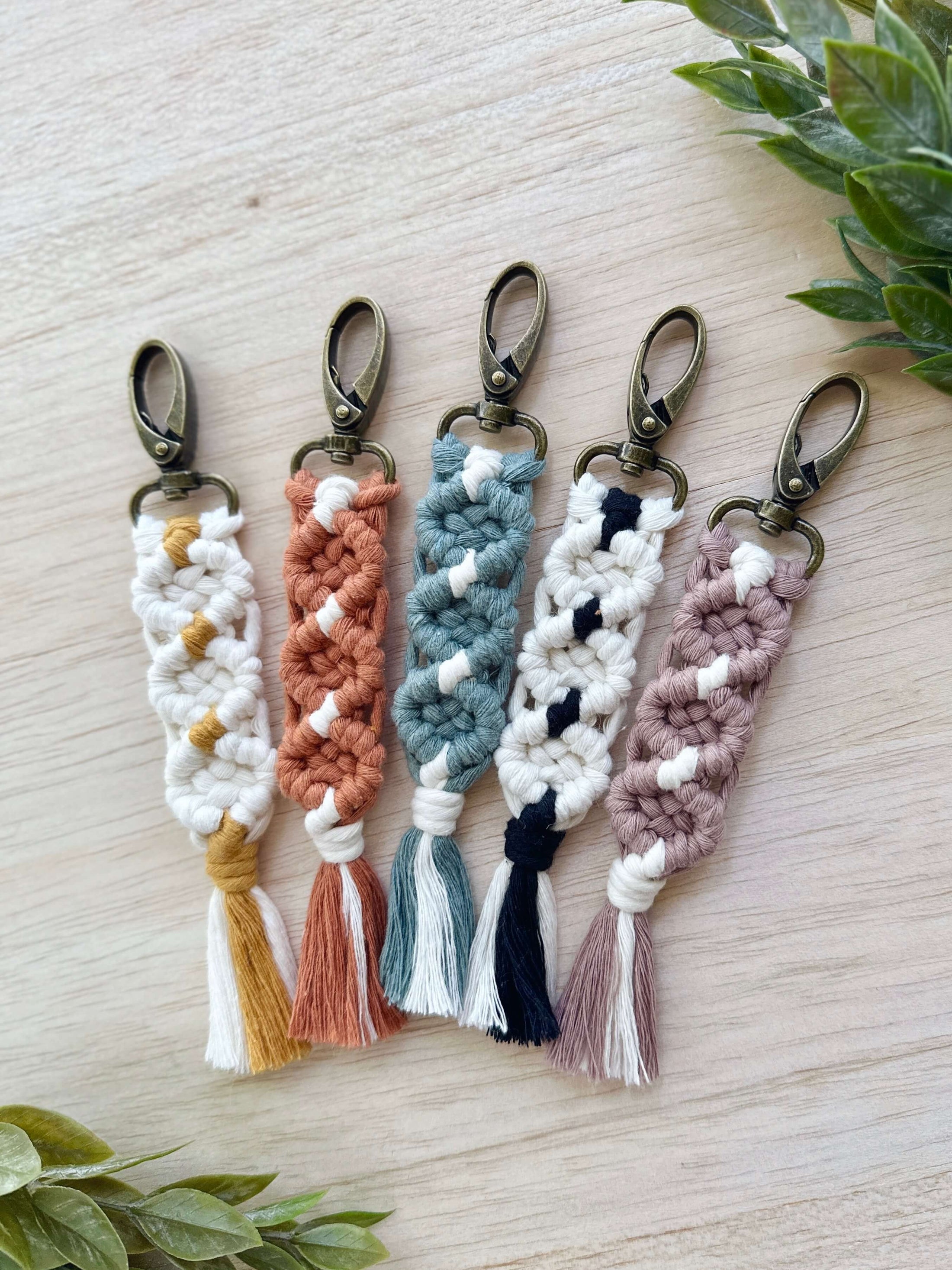 Boho Macrame Keychain Pattern | Beginner | Camellia – Manifold Witness