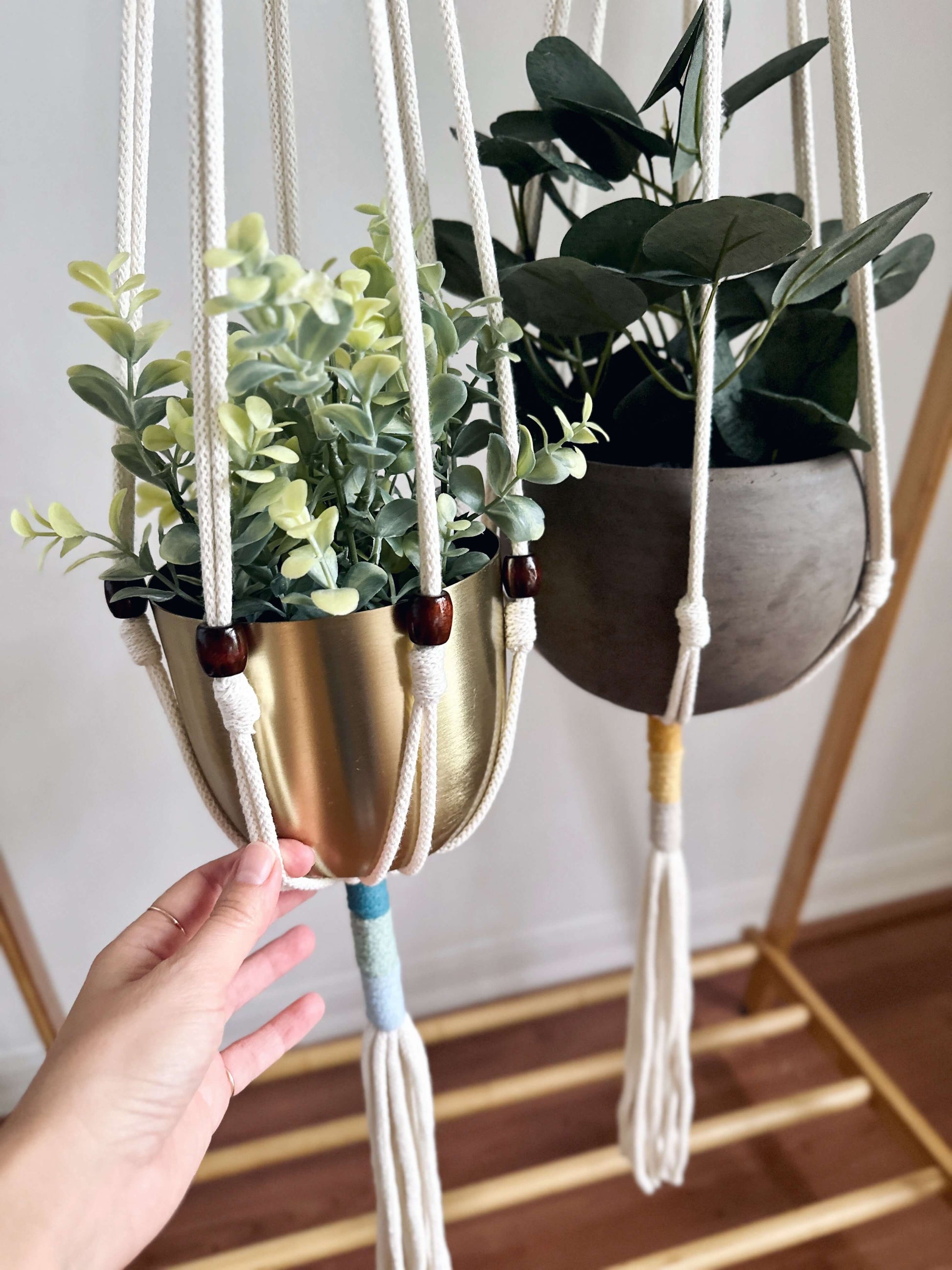 lowes macrame plant hanger Easy Macrame Plant Hanger Pattern | Beginner