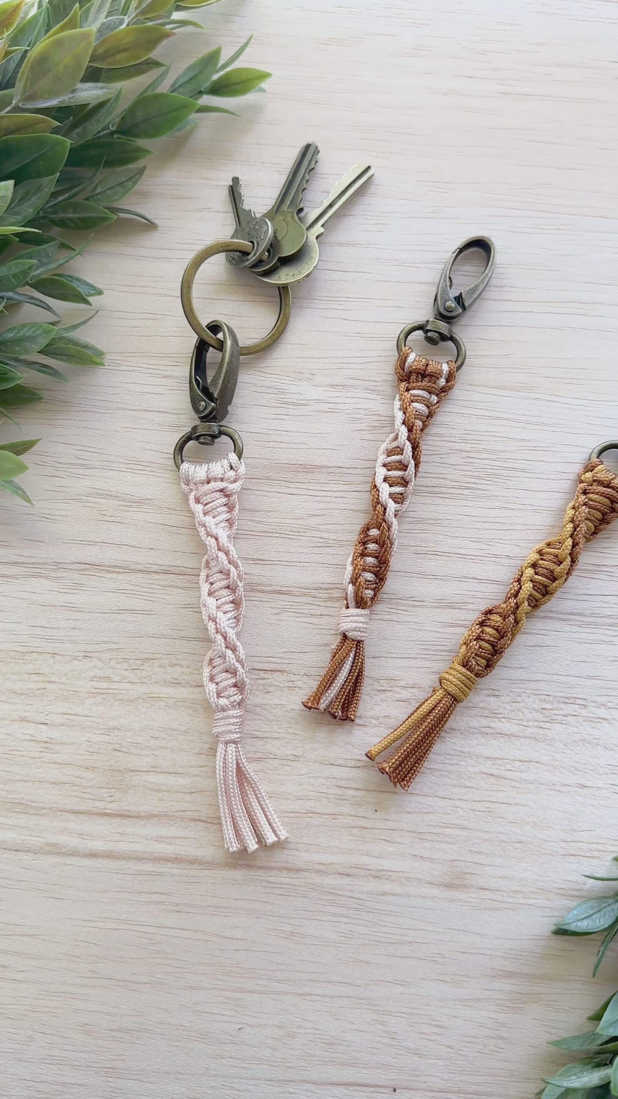 小物 DECi Carabiner Macrame Keychain DECi Carabiner Macrame Keychain